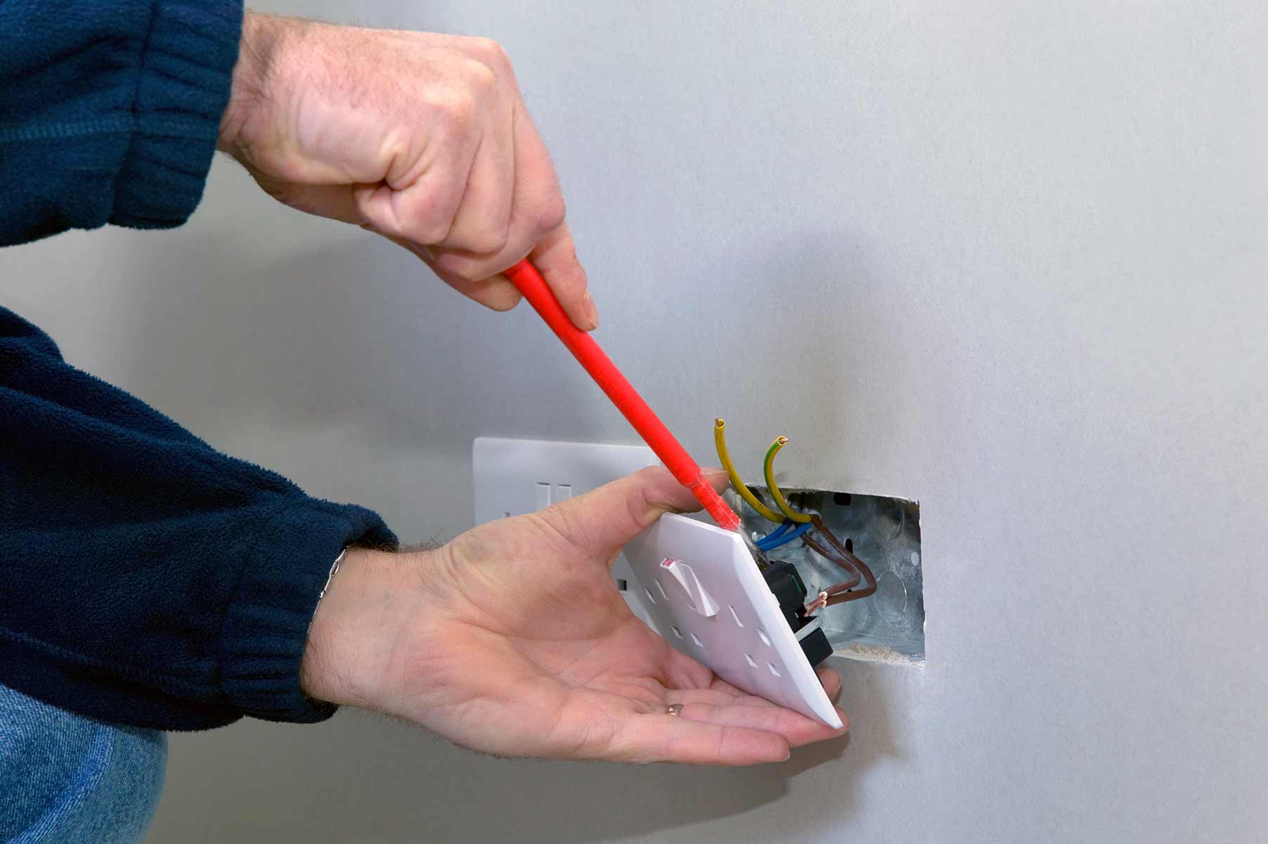 Our electricians can install plug sockets for domestic and commercial proeprties in Hampton and the local area. 